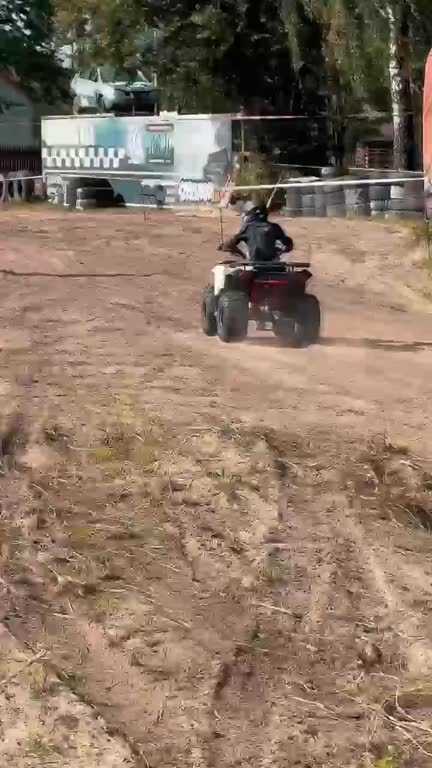 Pole 4x4 — kadr z filmu
